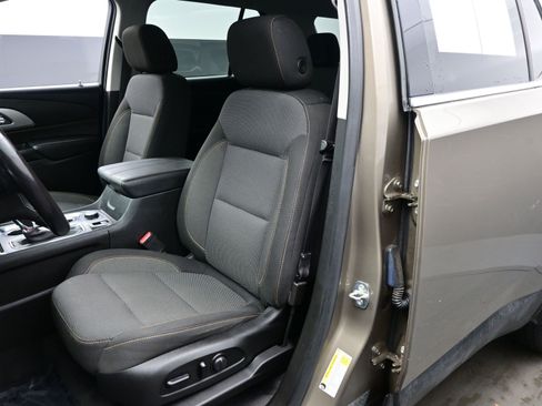 Used 2020 Chevrolet Traverse LT image 12