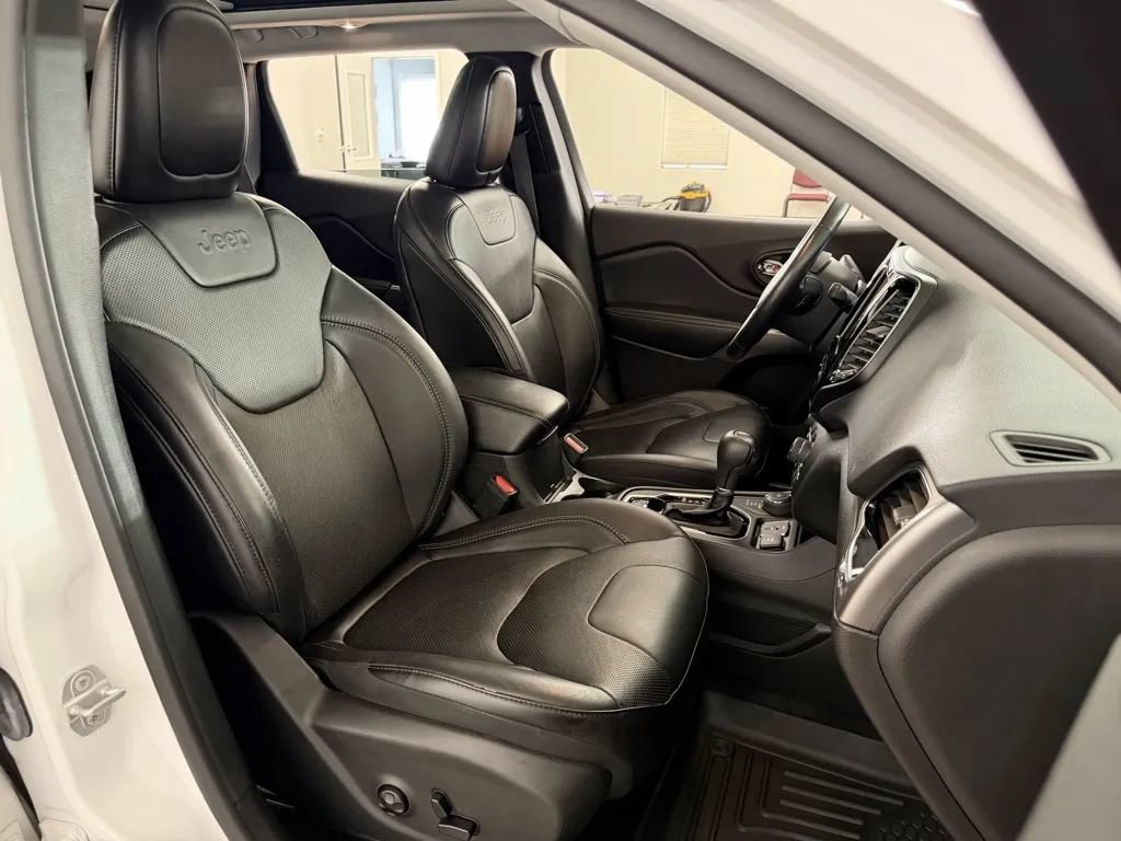 Used 2021 Jeep Cherokee Limited AWD/4WD image 40