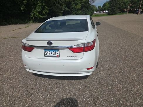 Used 2013 Lexus ES 300h w/ Luxury Pkg FWD image 11
