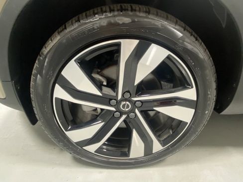 Certified 2025 Volvo XC40 B5 Ultra w/ Protection Package Premier image 5