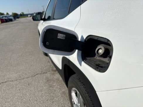 Used 2024 GMC Terrain SLE AWD/4WD image 7