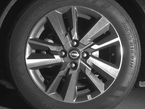 Used 2025 Nissan Versa SV image 12