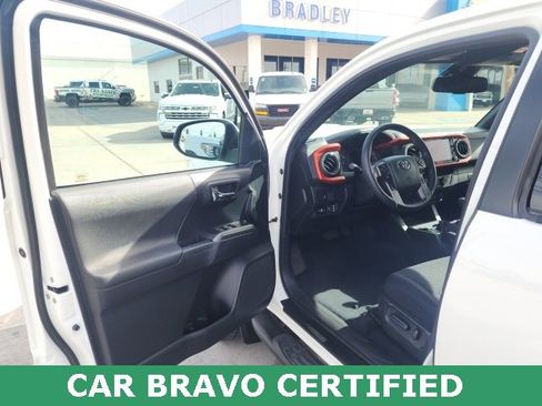 Used 2020 Toyota Tacoma TRD Sport image 21