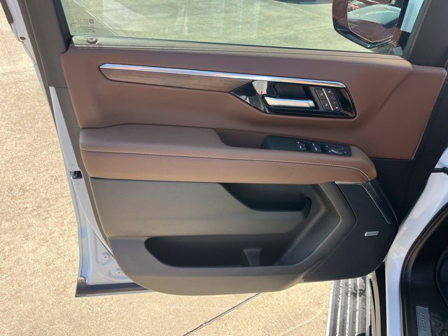 Used 2026 Chevrolet Tahoe High Country AWD/4WD image 14