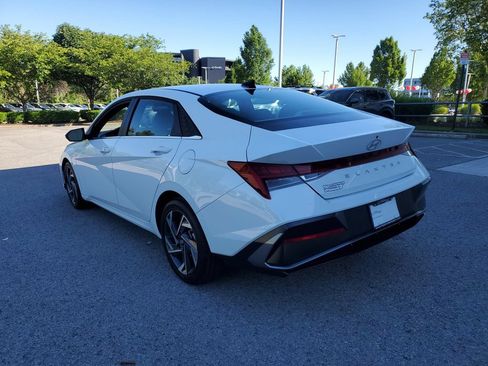 Used 2025 Hyundai Elantra SEL FWD image 3