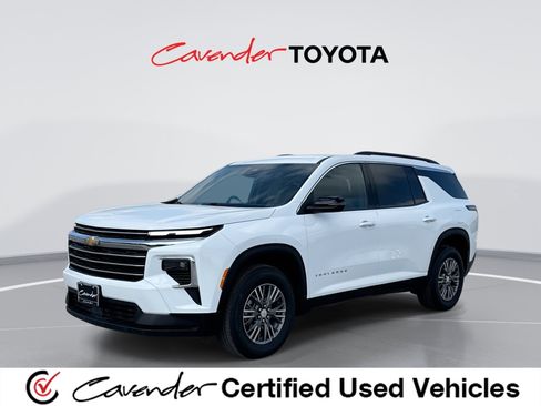 Used 2026 Chevrolet Traverse LT FWD image 1