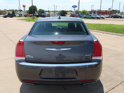 Used 2017 Chrysler 300 Limited w/ Value Package AWD/4WD image 15
