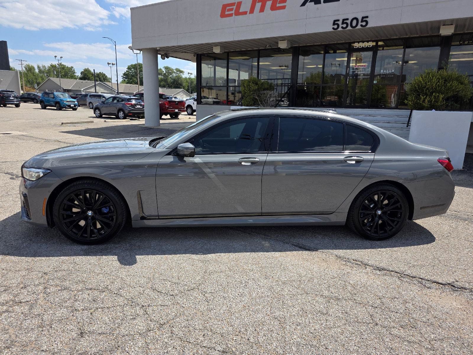 Used 2022 BMW 750i xDrive w/ M Sport Package AWD/4WD image 8
