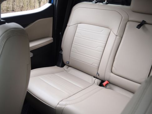 Used 2024 Ford Ranger Lariat w/ Advanced Towing Package image 16