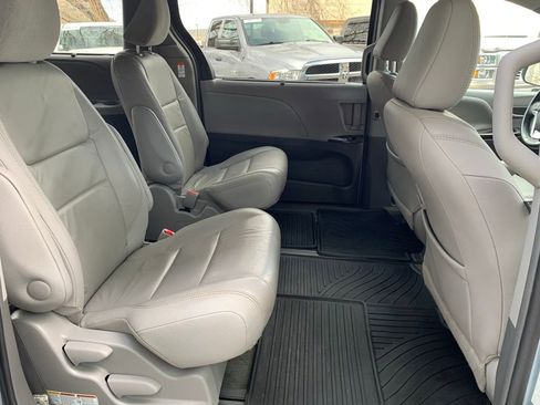 Used 2017 Toyota Sienna XLE Premium image 26