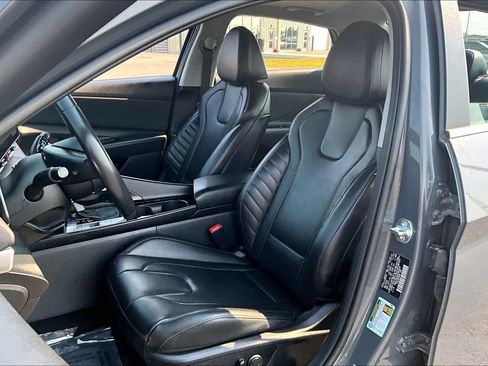 Used 2025 Hyundai Elantra Limited FWD image 25