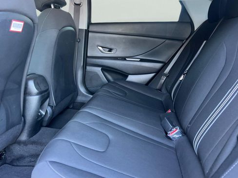 Used 2025 Hyundai Elantra Blue image 5