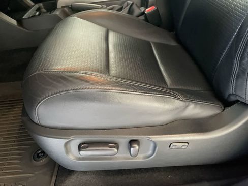 Used 2022 Toyota Tacoma Limited image 12