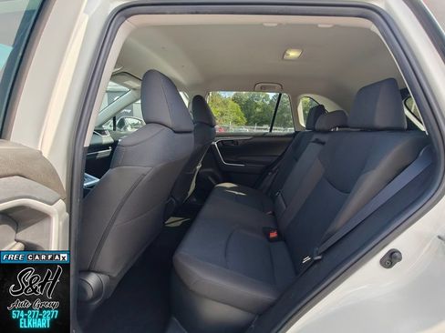 Used 2022 Toyota RAV4 LE AWD/4WD image 17