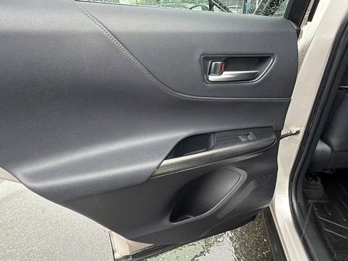 Used 2021 Toyota Venza XLE w/ Carpet Mat Package (TMS) image 14