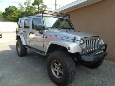 Used 2014 Jeep Wrangler Unlimited Rubicon AWD/4WD image 3