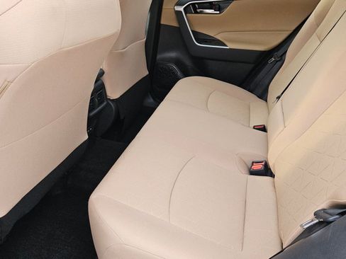 Used 2022 Toyota RAV4 XLE FWD image 17