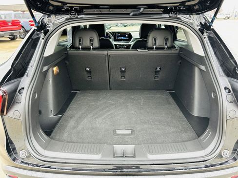 Used 2024 Chevrolet Trax LT w/ Driver Confidence Package image 27