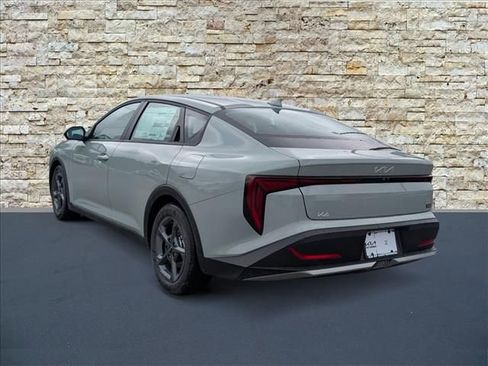 New 2026 Kia K4 FWD image 3