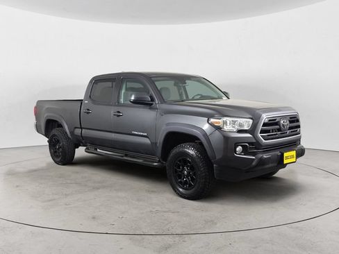 Used 2019 Toyota Tacoma SR5 AWD/4WD image 3