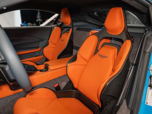 Used 2025 Aston Martin V8 Vantage Coupe image 12