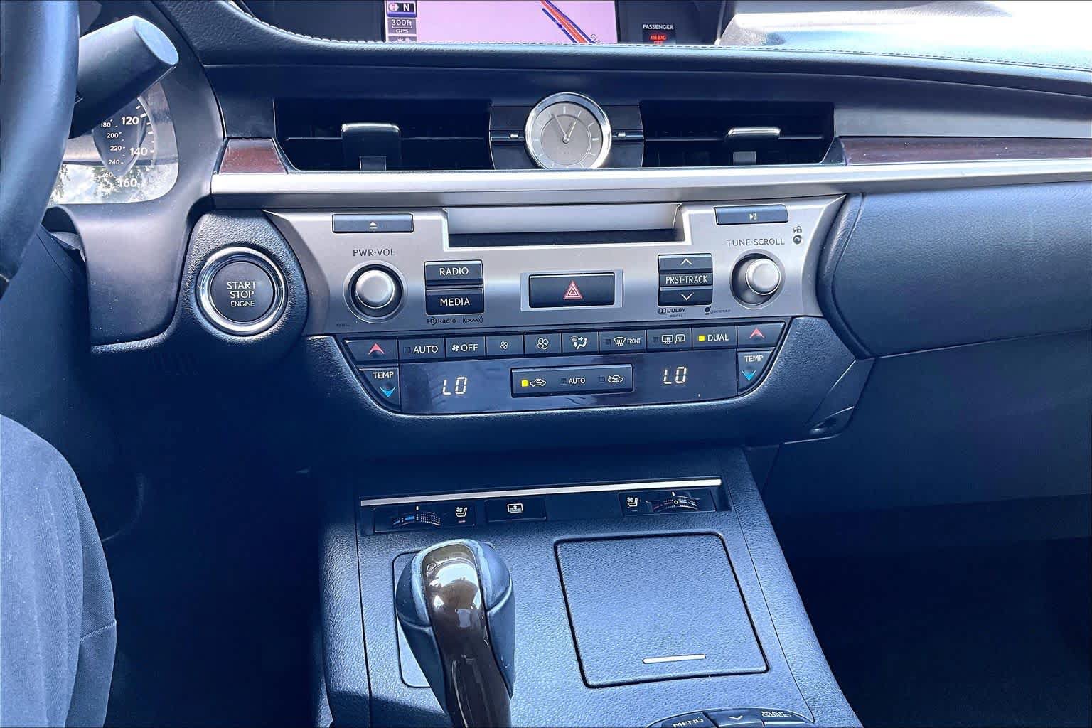 Used 2014 Lexus ES 350 w/ Luxury Package FWD image 34