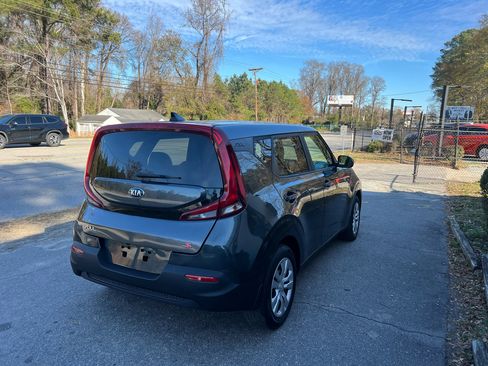 Used 2021 Kia Soul LX image 4