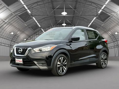 Used 2020 Nissan Kicks SV image 3