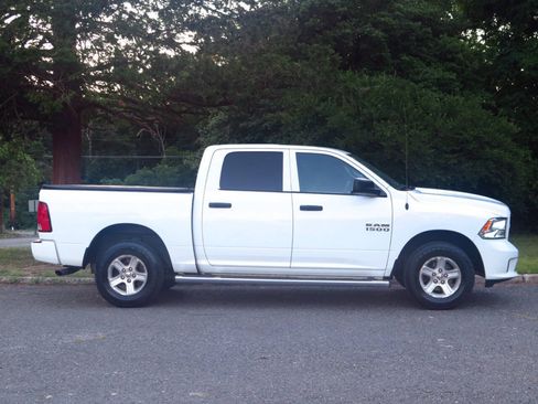 Used 2017 RAM 1500 Express AWD/4WD image 5