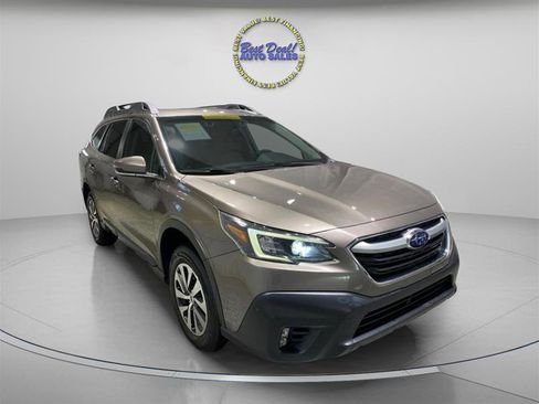 Used 2021 Subaru Outback Premium image 5