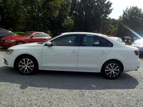 Used 2018 Volkswagen Jetta SE image 2