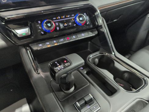 Used 2024 GMC Sierra 1500 AT4 w/ Technology Package image 19