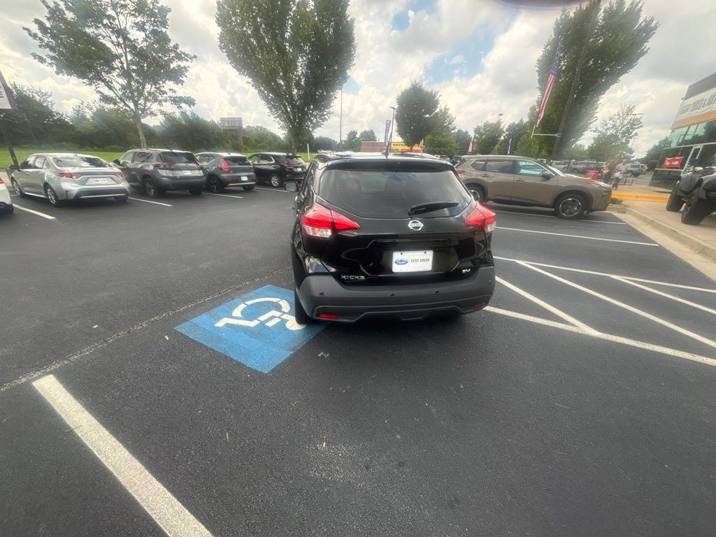 Used 2020 Nissan Kicks SV FWD image 4