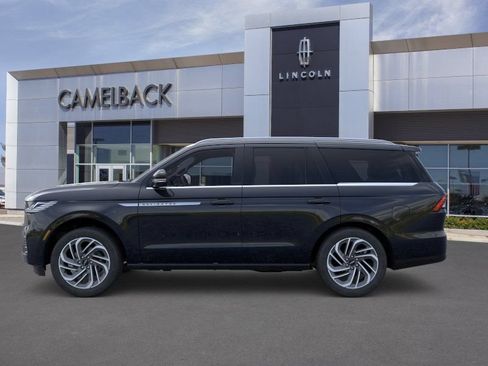 New 2026 Lincoln Navigator Reserve AWD/4WD image 3