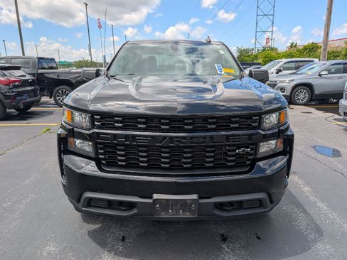 Used 2019 Chevrolet Silverado 1500 Custom w/ Custom Value Package AWD/4WD image 2