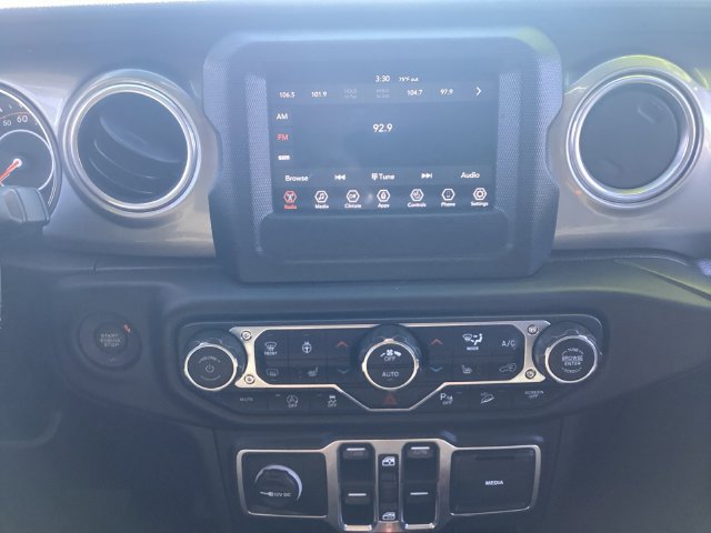 Used 2018 Jeep Wrangler Unlimited Sahara w/ Cold Weather Group AWD/4WD image 11