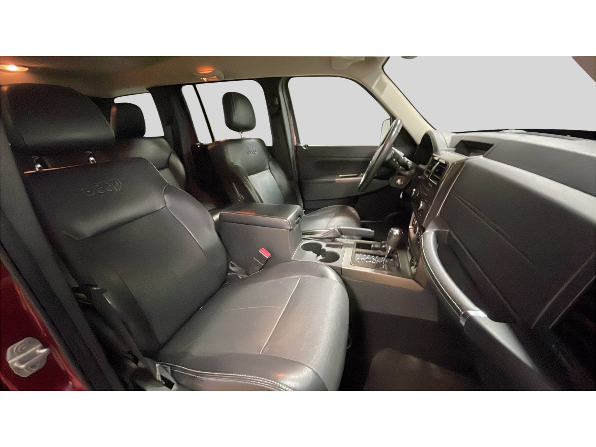 Used 2012 Jeep Liberty Limited AWD/4WD image 10