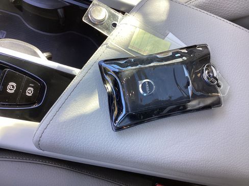 Certified 2021 Volvo XC60 T8 Inscription Expression w/ Climate Package image 38