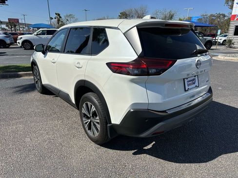 Used 2023 Nissan Rogue SV image 4