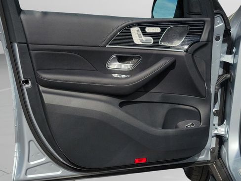 New 2026 Mercedes-Benz GLS 580 4MATIC image 17
