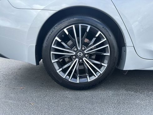 Used 2017 Nissan Maxima Platinum w/ Medallion Package image 40