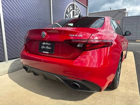 Used 2023 Alfa Romeo Giulia Veloce AWD/4WD image 7