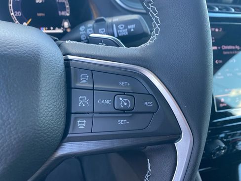 New 2025 Jeep Grand Cherokee Altitude image 18