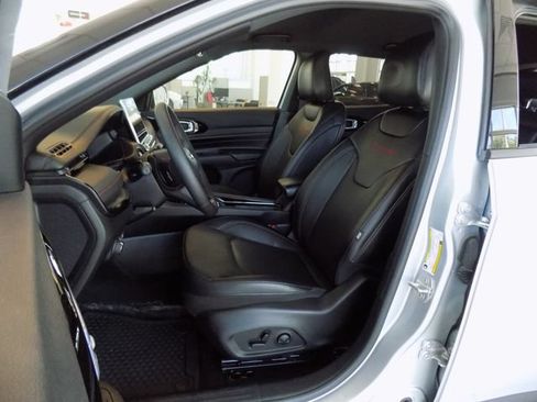 Certified 2024 Jeep Compass Trailhawk w/ Trailhawk Elite Group AWD/4WD image 32