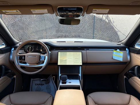 New 2026 Land Rover Range Rover Long Wheelbase SE image 18