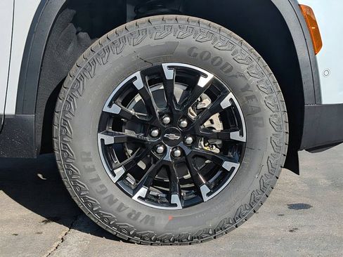 New 2026 Chevrolet Traverse Z71 w/ Enhanced Driving Package AWD/4WD image 6