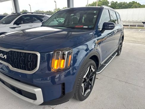 Certified 2024 Kia Telluride EX w/ EX Captain's Chair Package FWD image 3