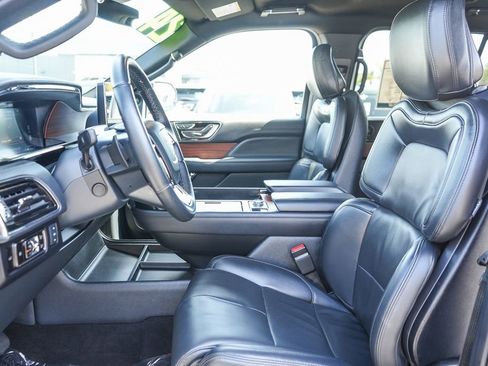 Used 2024 Lincoln Navigator Premiere AWD/4WD image 22