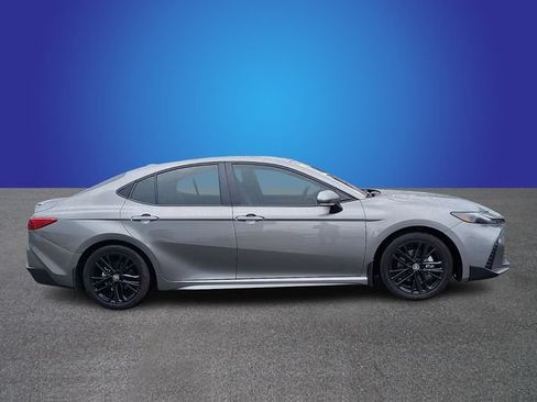 Used 2025 Toyota Camry SE FWD image 4