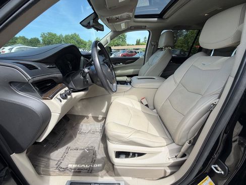 Used 2020 Cadillac Escalade ESV Luxury AWD/4WD image 12